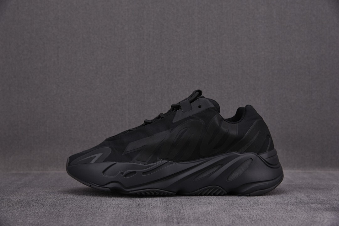 [PK BASF] 이지부스트700 MNVN 트리플 블랙 (남여공용)