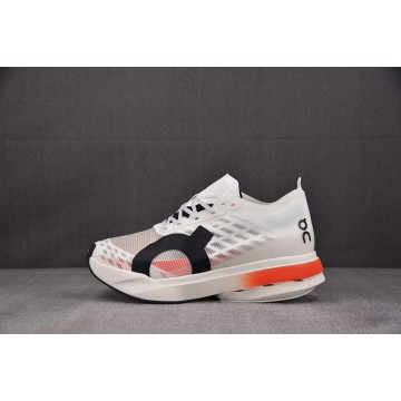 [순원] 온 러닝 클라우드붐 스트라이크 러닝화 화이트 블랙 (남여공용)