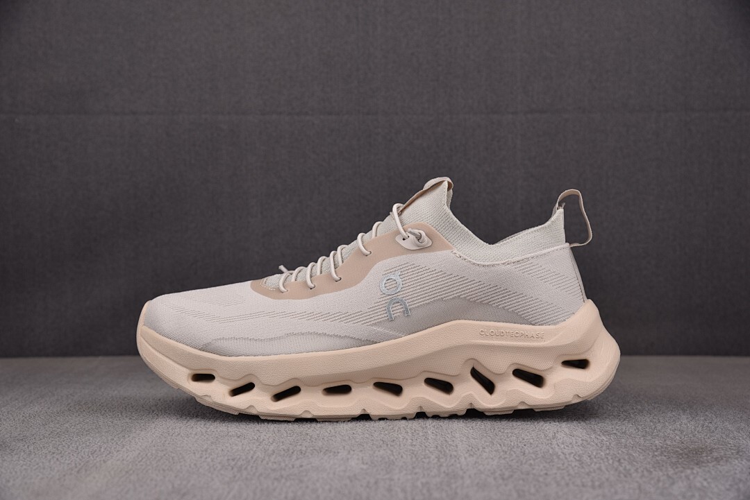 [순원] 로에베 x 온 러닝 클라우드틸트 러닝화 샌드 (남여공용)