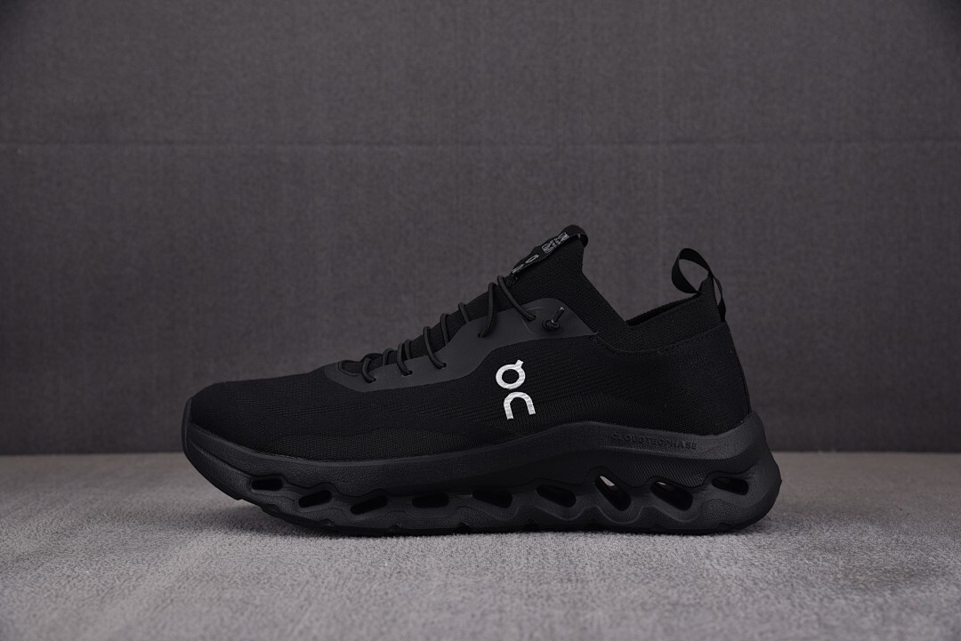 [순원] 로에베 x 온 러닝 클라우드틸트 러닝화 블랙 (남여공용)