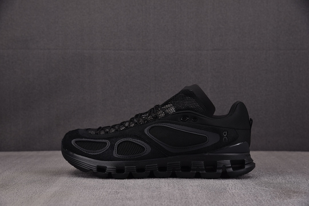 [순원] FKA x 온 러닝 트위그스 러닝화 클라우드 블랙 (남여공용)