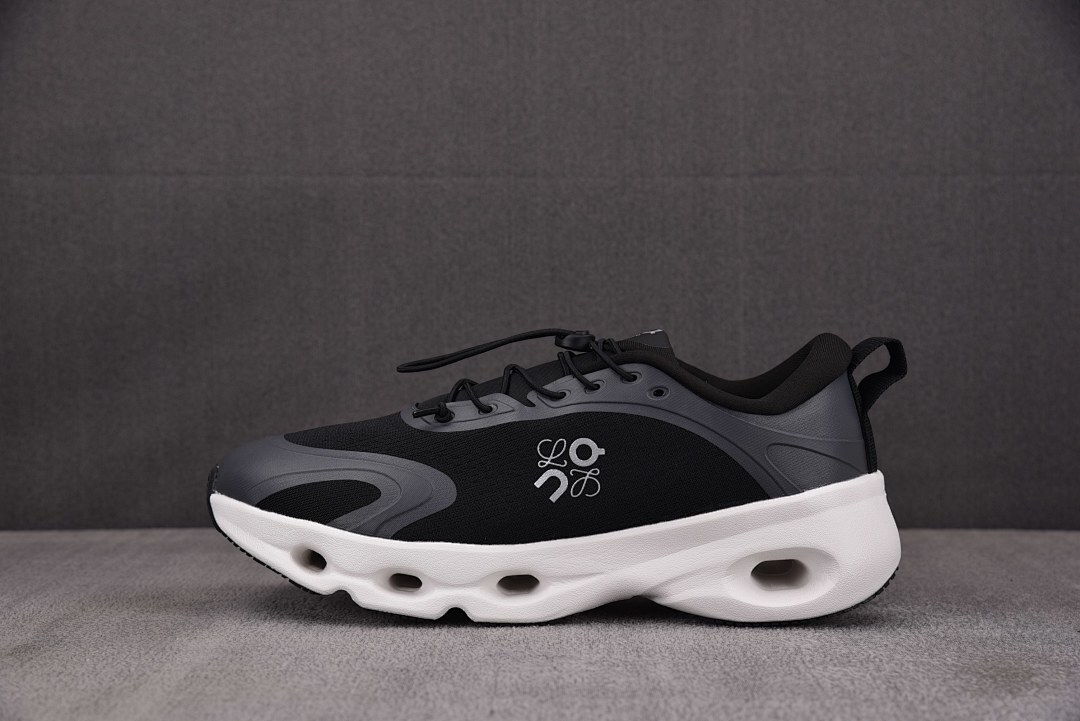 [순원] 로에베 x 온 러닝 클라우드솔로 러닝화 블랙 화이트 (남여공용)