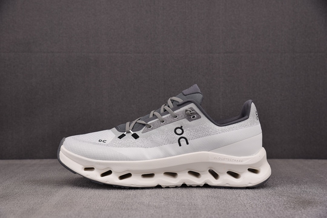 [순원] 온 러닝 클라우드틸트 러닝화 락 아이보리 (남여공용)