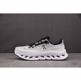 [순원] 온 러닝 클라우드틸트 러닝화 블랙 아이보리 (남여공용)