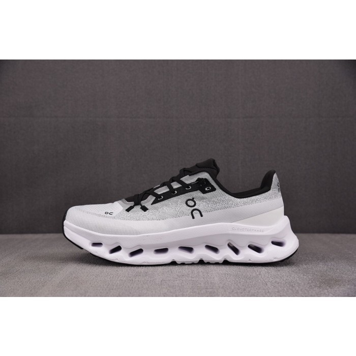 [순원] 온 러닝 클라우드틸트 러닝화 블랙 아이보리 (남여공용)