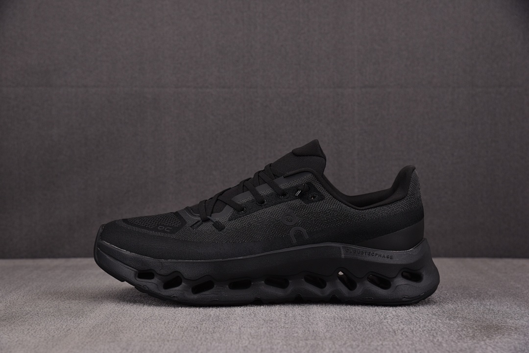 [순원] 온 러닝 클라우드틸트 러닝화 이클립스 블랙 (남여공용)